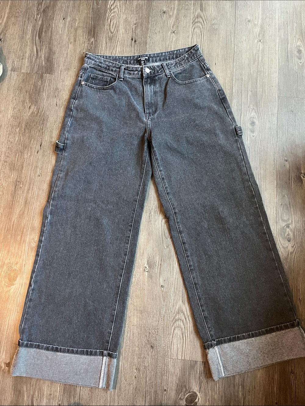 PRETTYLITTLETHING Petite Wide-Leg Cuff Jeans